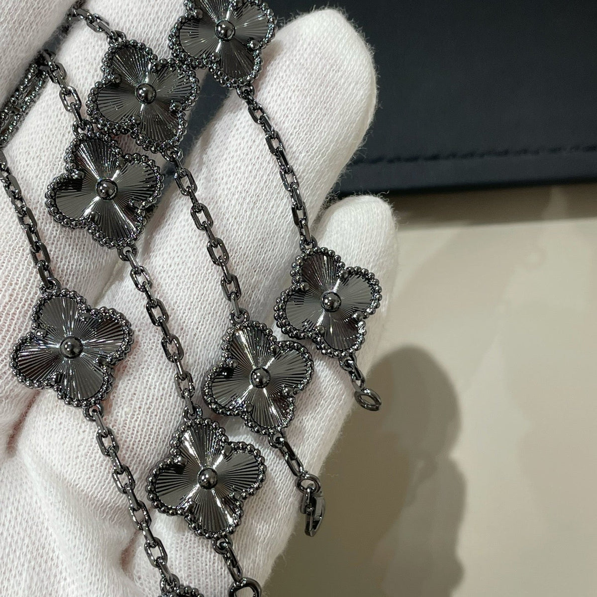 [⭐Shinejoy]CLOVER 5 MOTIF BLACK BRACELET