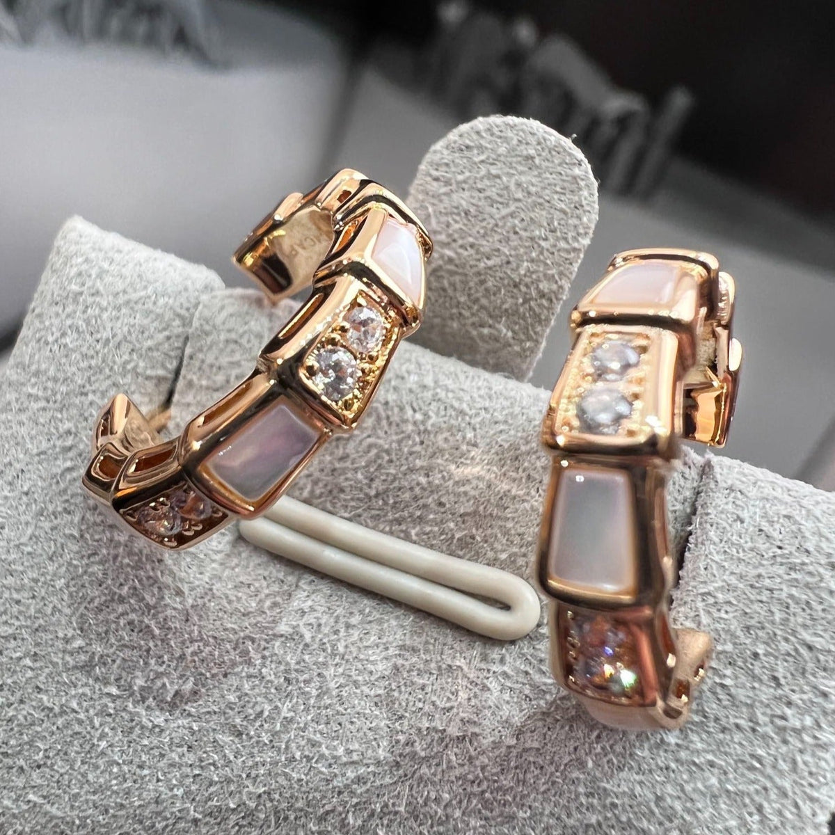 [⭐Shinejoy]SERPENTI MOP PINK GOLD EARRINGS