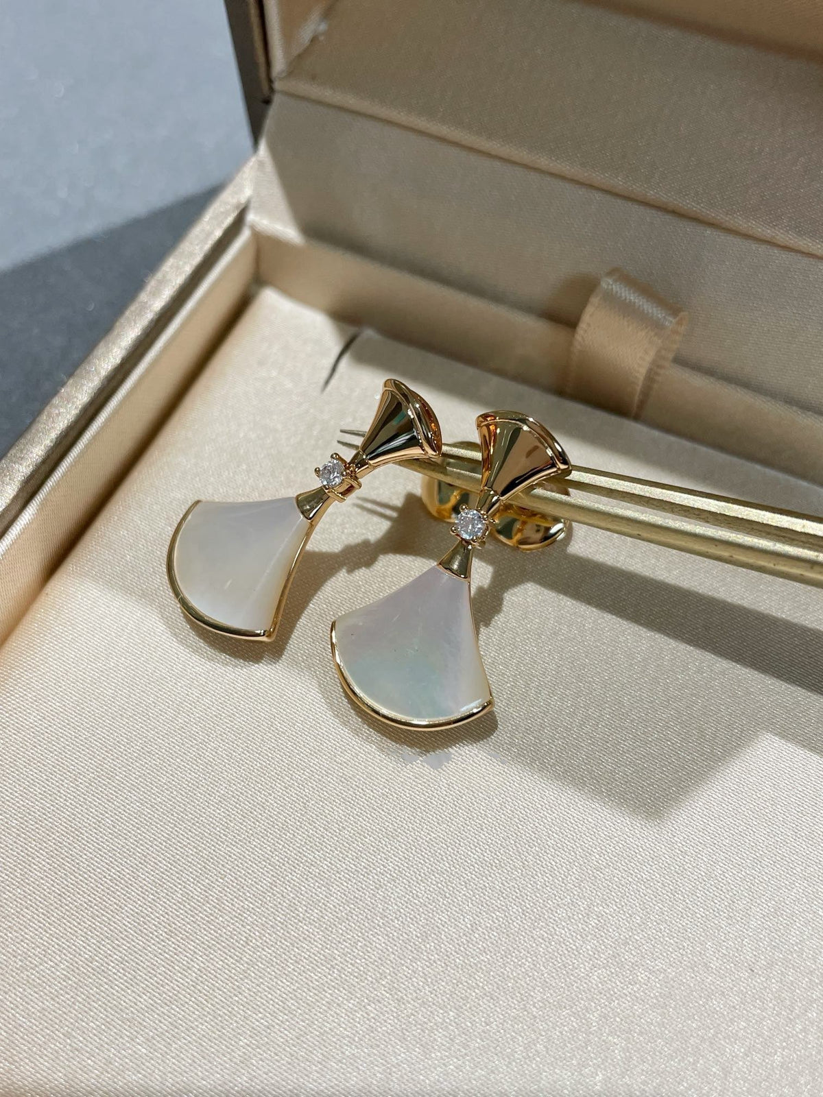 [⭐Shinejoy]DREAM MOP 1 DIAMOND EARRINGS