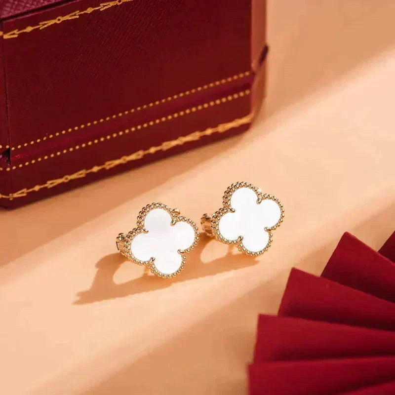 [⭐Shinejoy]CLOVER MEDIUM 1 MOTIFS  WHITE MOP STUD EARRINGS