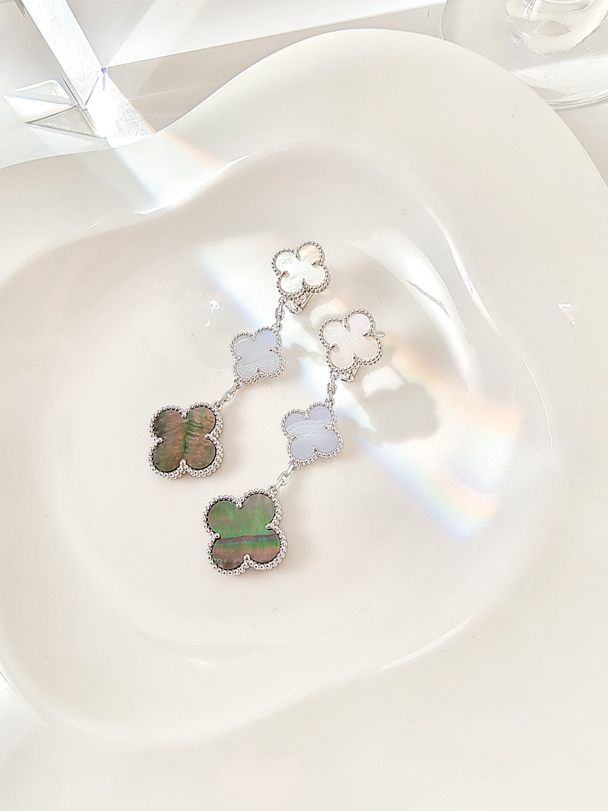 [⭐Shinejoy]CLOVER 3 MOTIFS CHALCEDONY DARK MOP SILVER EARRINGS