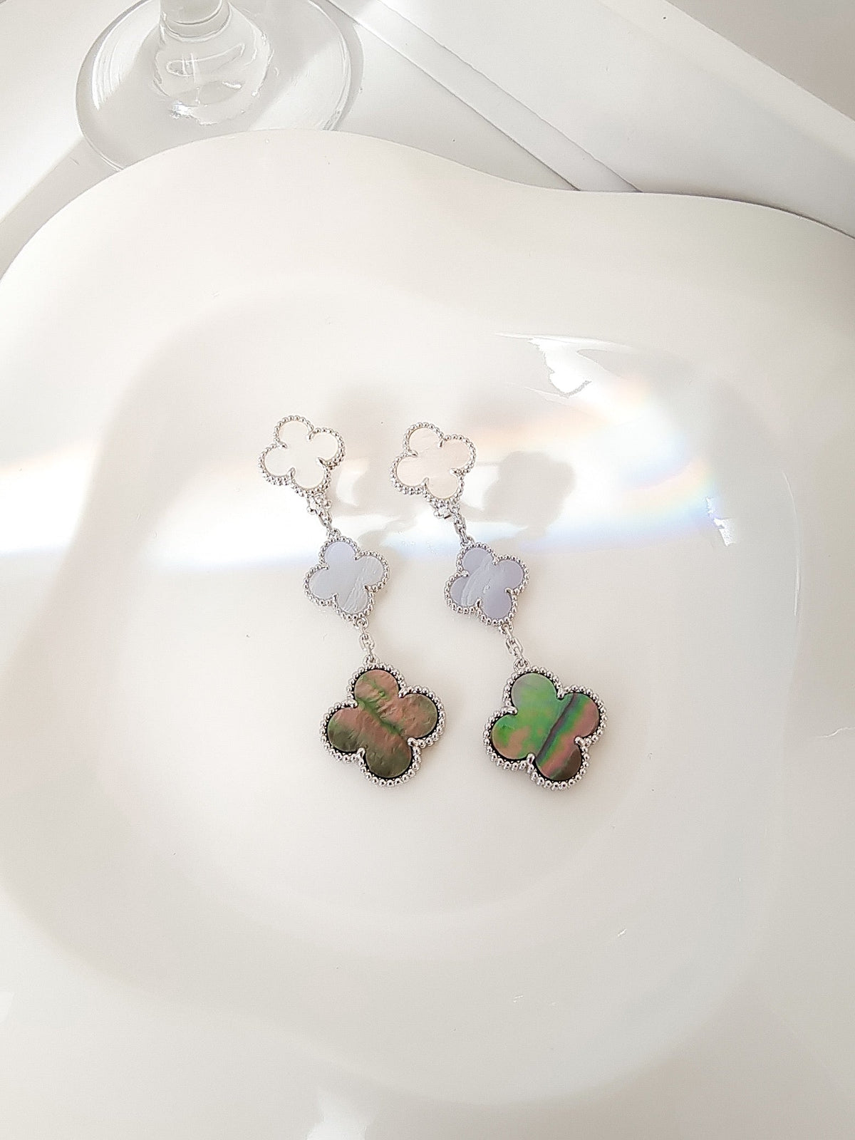 [⭐Shinejoy]CLOVER 3 MOTIFS CHALCEDONY DARK MOP SILVER EARRINGS