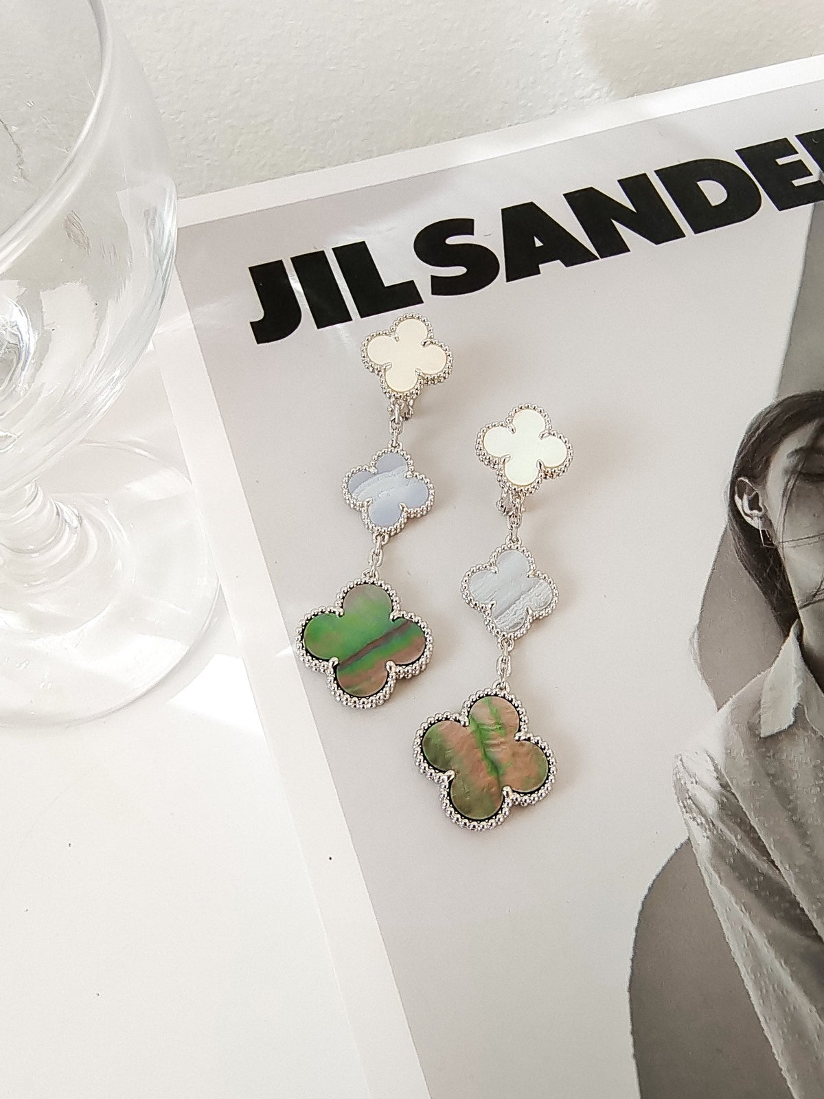[⭐Shinejoy]CLOVER 3 MOTIFS CHALCEDONY DARK MOP SILVER EARRINGS