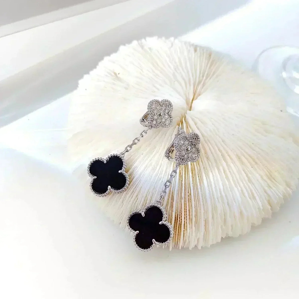 [⭐Shinejoy]CLOVER 2 MOTIFS  DIAMOND ONYX EARRINGS SILVER