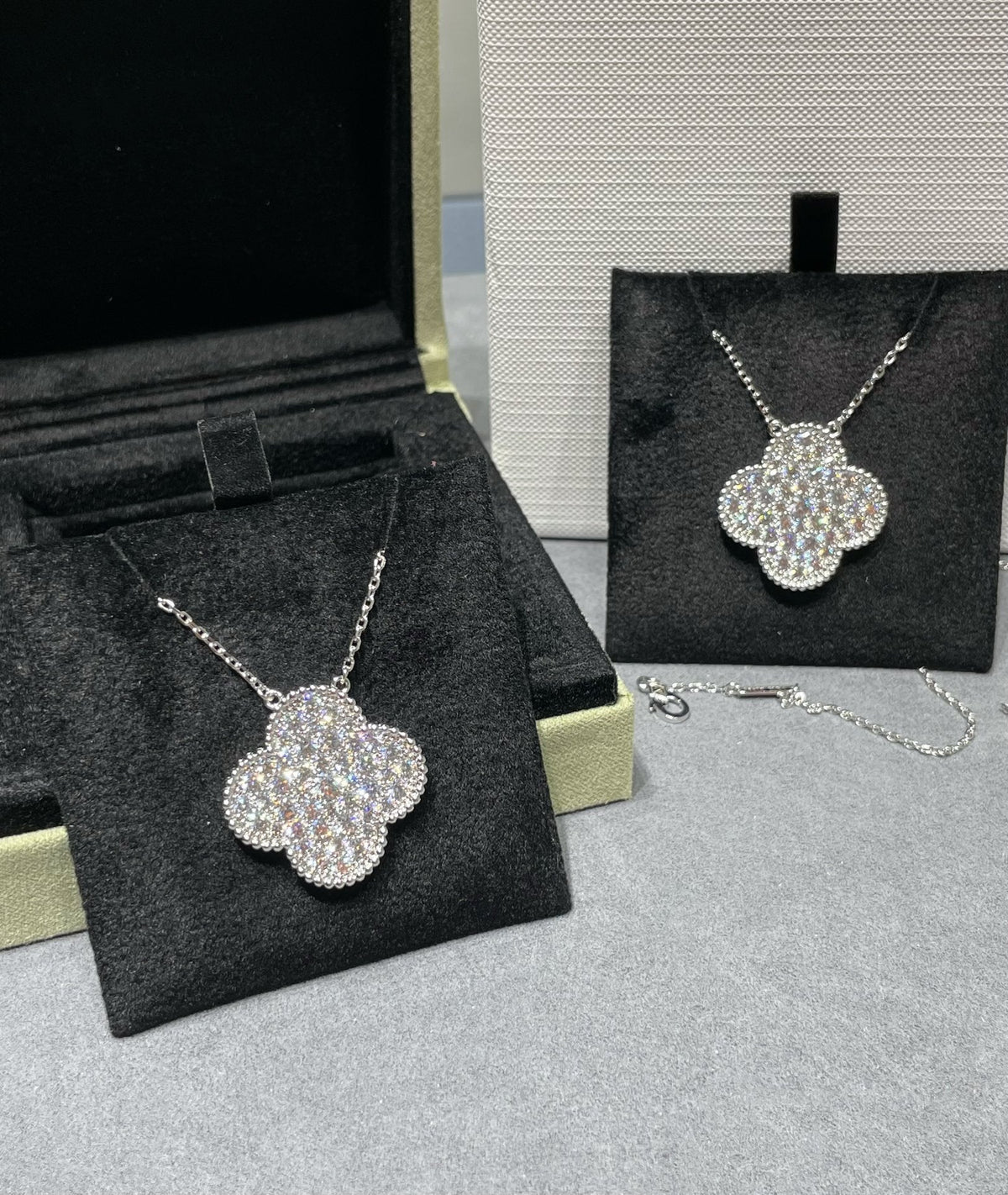 [⭐Shinejoy]CLOVER 25MM LARGE PENDANT DIAMOND PAVED SILVER NECKLACE