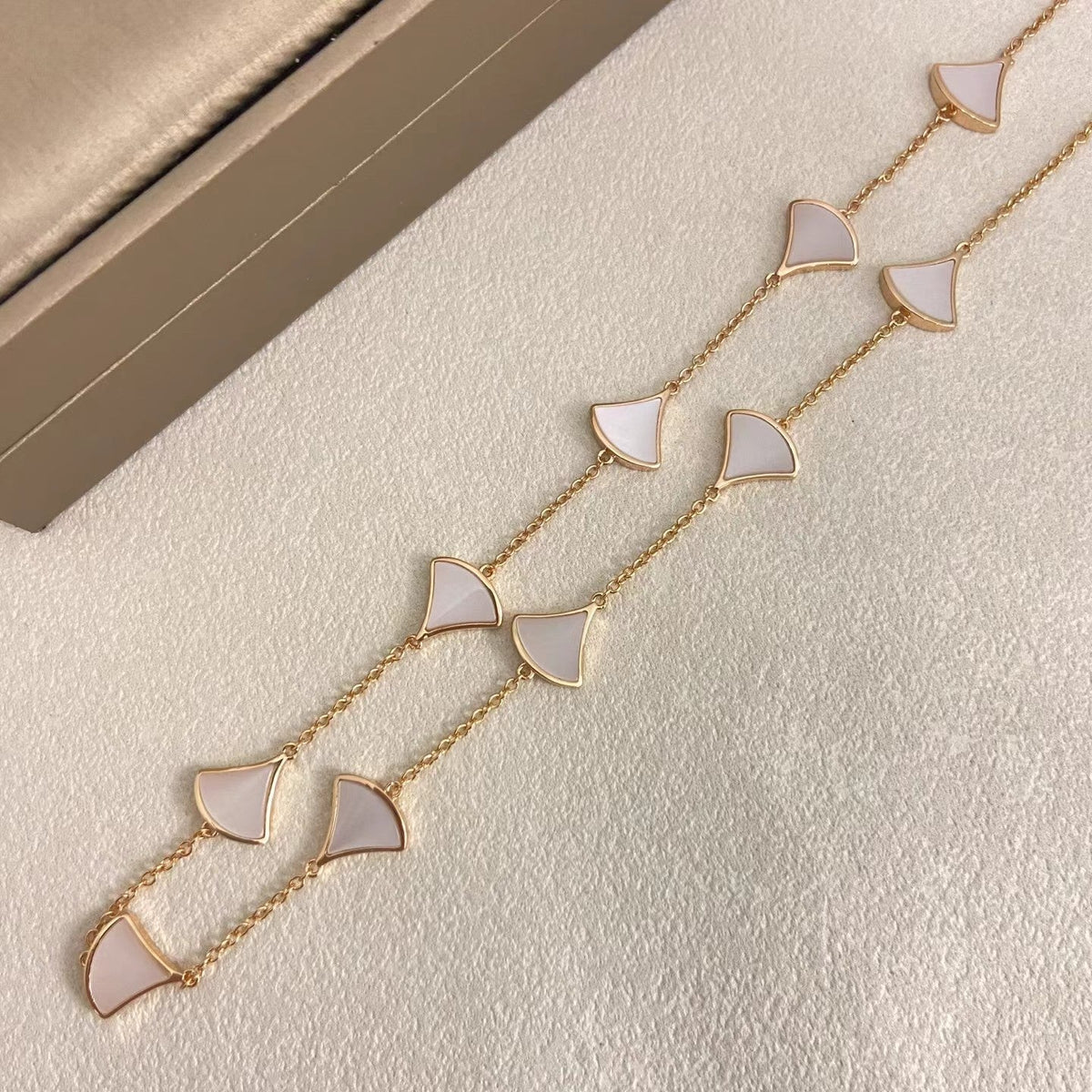 [⭐Shinejoy]NEW ARRIVAL: TEN-FLOWER DRESS AND GOLD NECKLACE