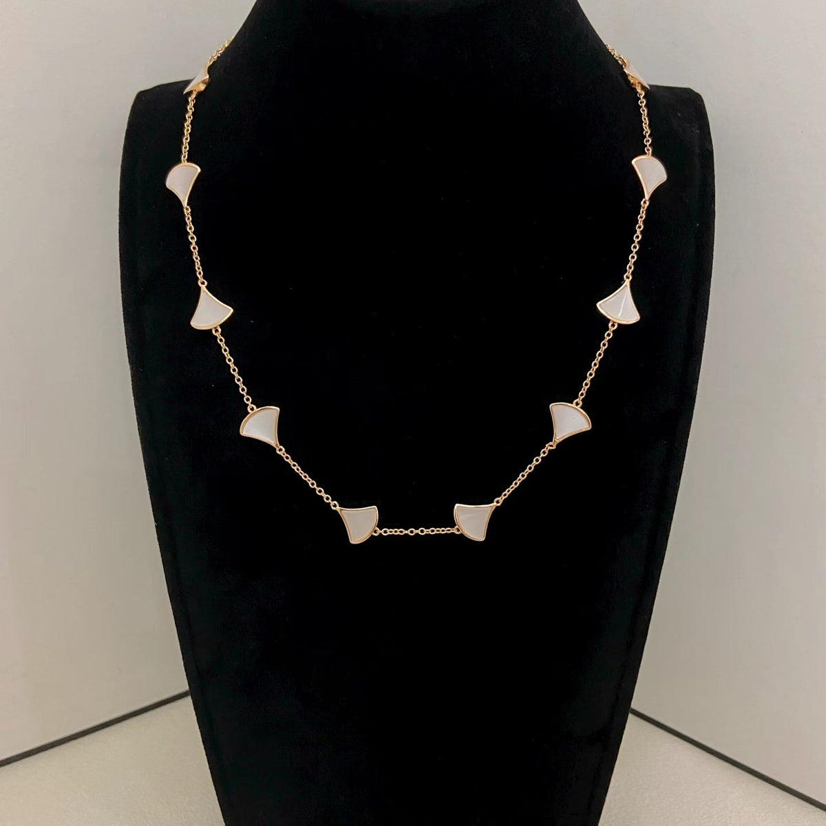 [⭐Shinejoy]NEW ARRIVAL: TEN-FLOWER DRESS AND GOLD NECKLACE