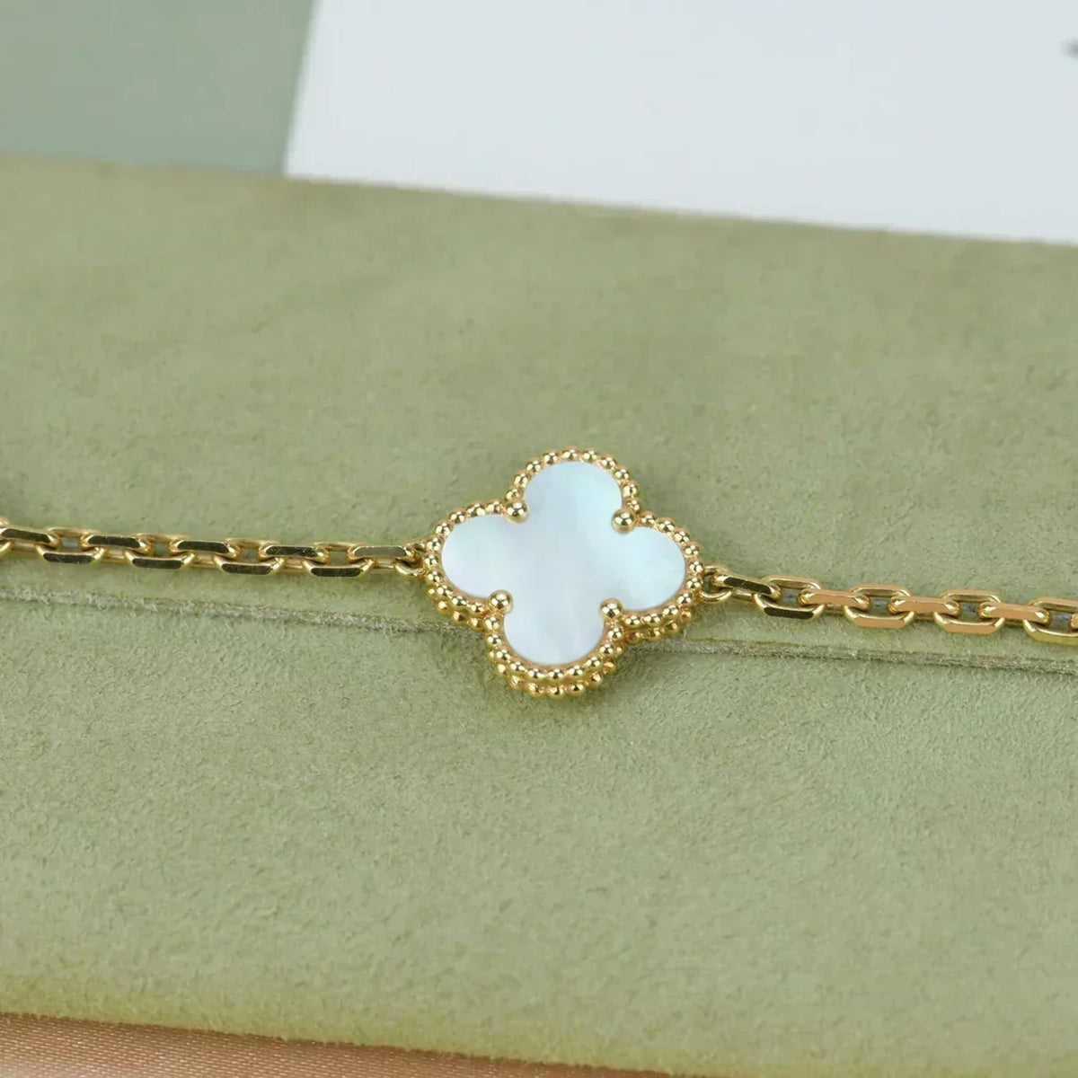 [⭐Shinejoy]CLOVER WHITE PEARL MOP 5 MOTIF BRACELET COLLECTION
