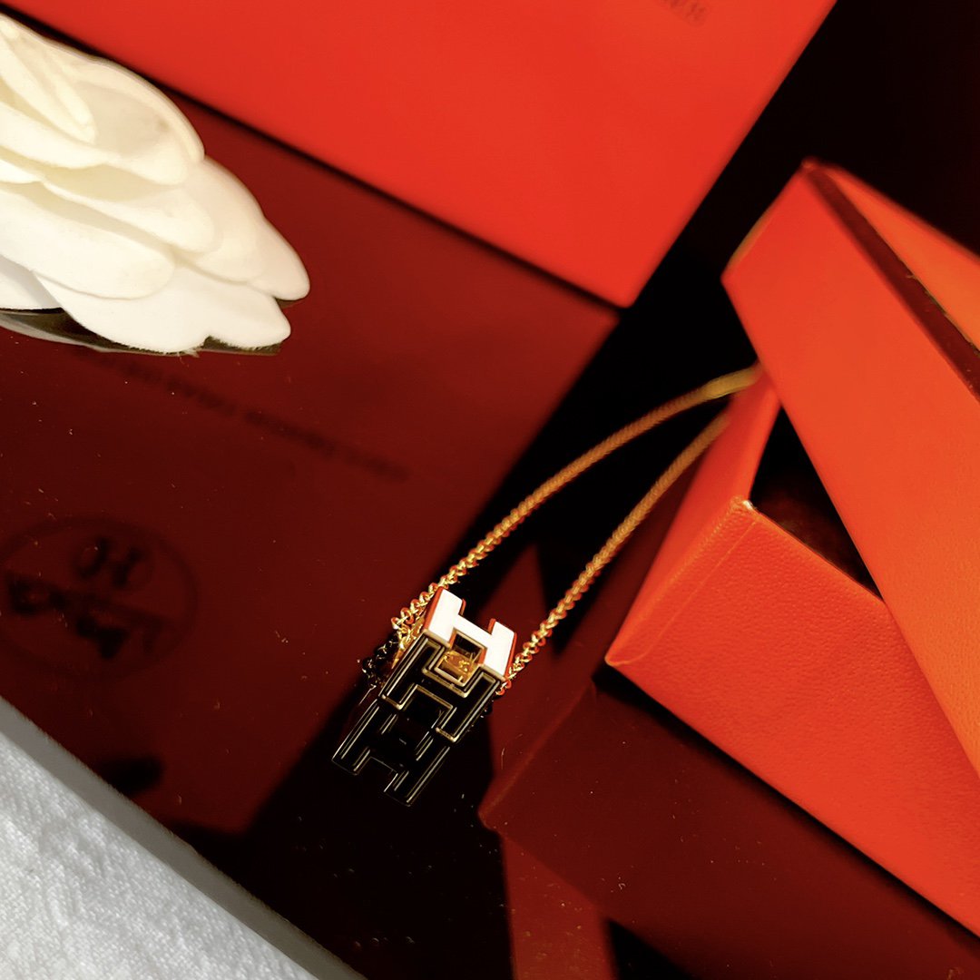 [⭐Shinejoy]H WHITE SQUARE GOLD NECKLACE