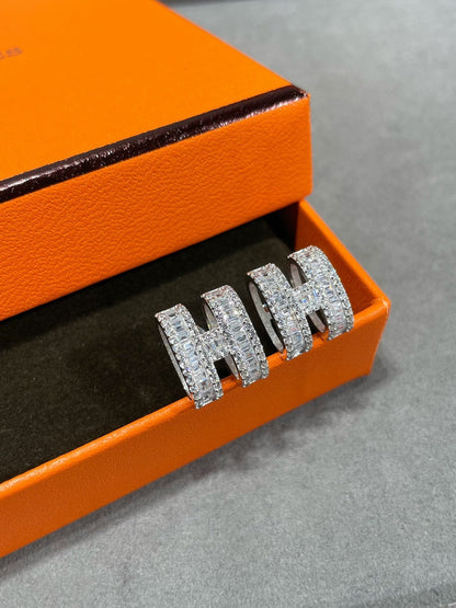 [⭐Shinejoy]H STUD EARRINGS WITH SILVER DIAMONDS