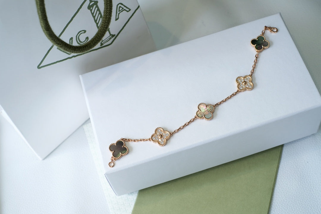 [⭐Shinejoy] CLOVER 5 MOTIF GRAY MOP BRACELET COLLECTION