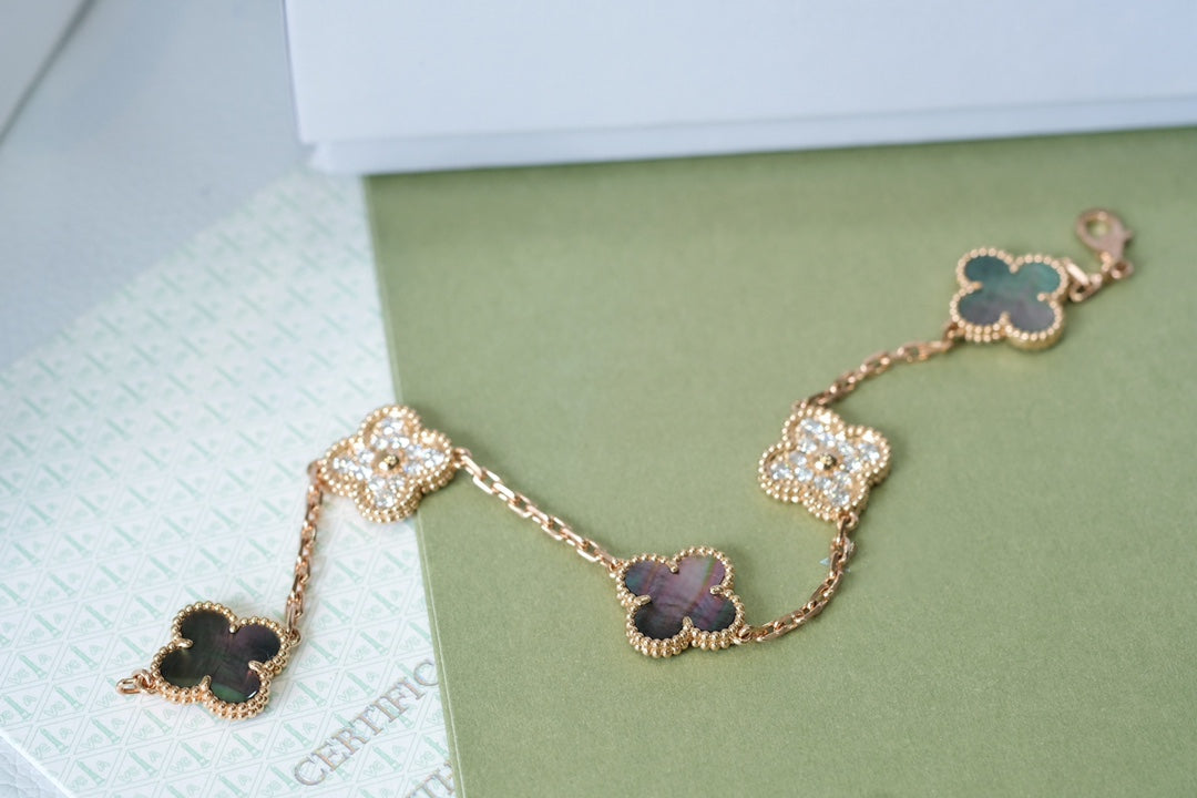 [⭐Shinejoy] CLOVER 5 MOTIF GRAY MOP BRACELET COLLECTION